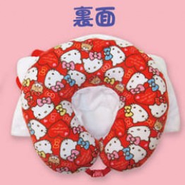 日本Sanrio限定 HELLO KITTY 旅遊頸枕+頭套 (Size: H28×W34×D10cm / 重約320g〜)